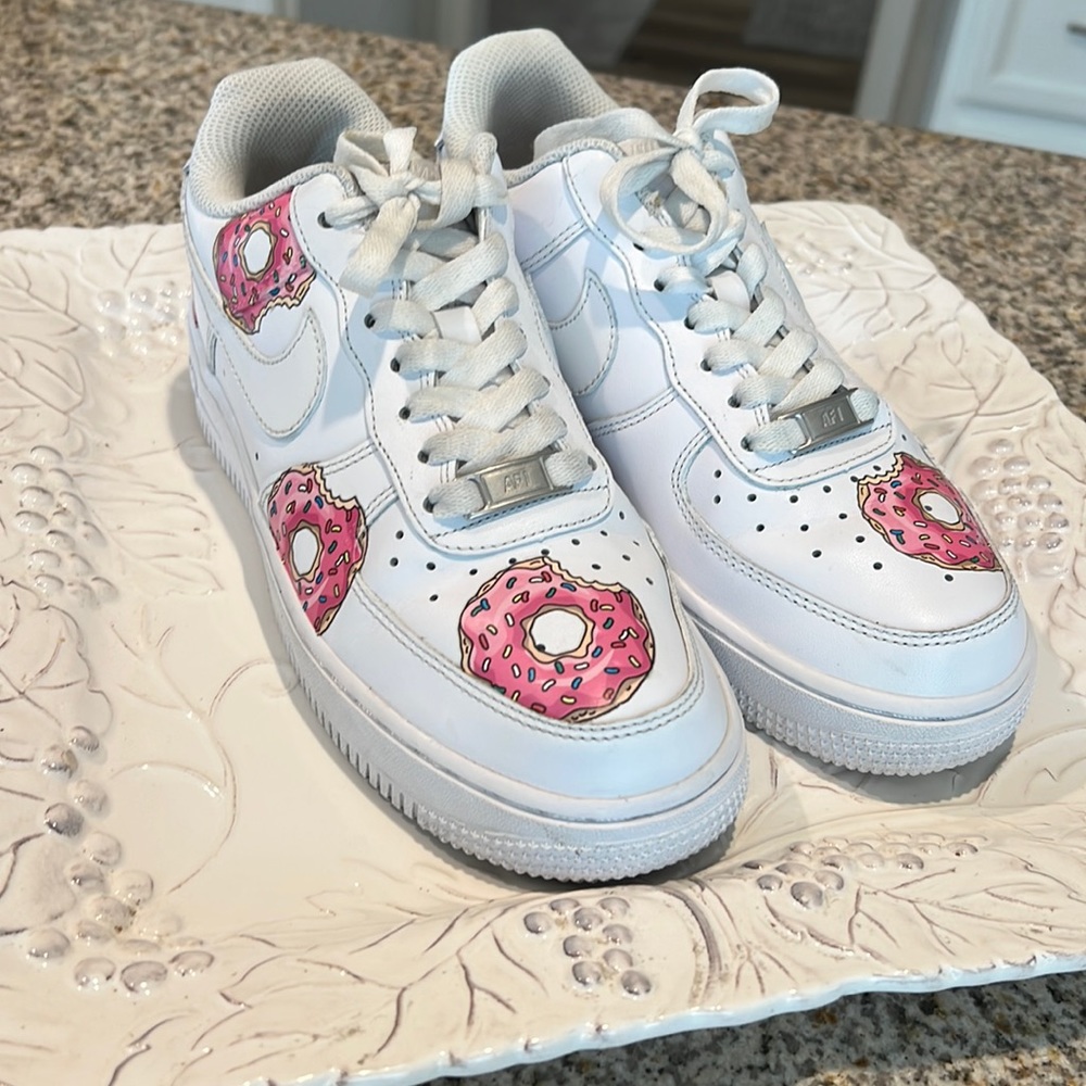 Nike Air Force sz 6.5 ladies excellent condition dounut edition. Leather